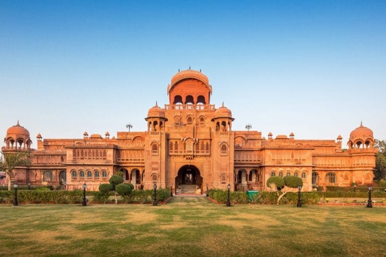 Royal destinDestination wedding in Bikaner — red sandstone palace venue, Rajasthanation wedding ceremony at a red sandstone palace in Bikaner